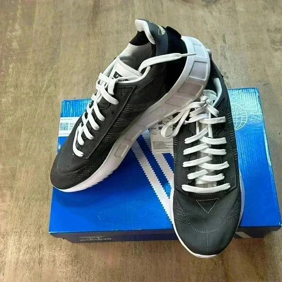 Adidas original sneakers, grey, size 11 1/2, NWT. - Picture 1 of 6